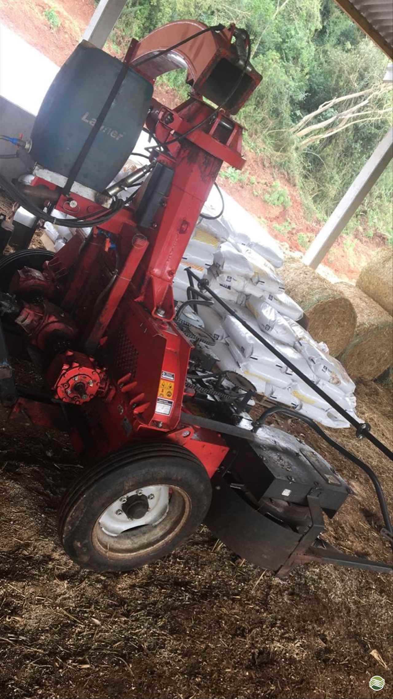 IMPLEMENTOS AGRICOLAS COLHEDORAS COLHEDORA DE FORRAGEM Talamini Máquinas e Implementos Agrícolas CAMPOS NOVOS SANTA CATARINA SC
